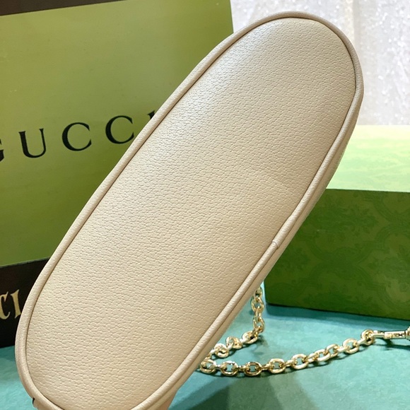 Gucci Beige and Gold Shoulder Bag - Picture 4 of 8